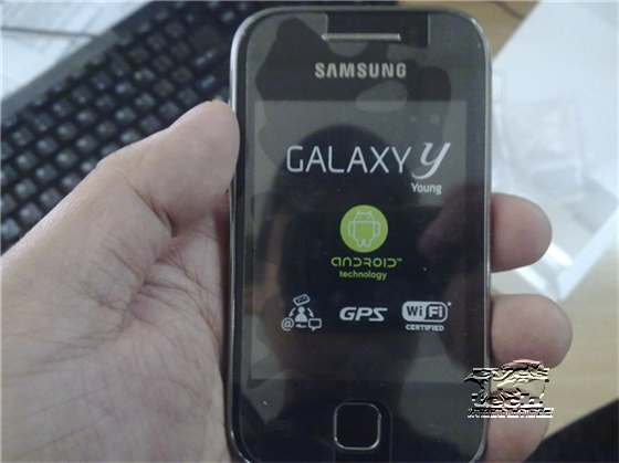 Samsung Galaxy Y Unboxing Look and Feel